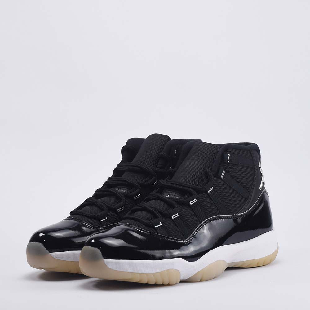 NIKE JORDAN