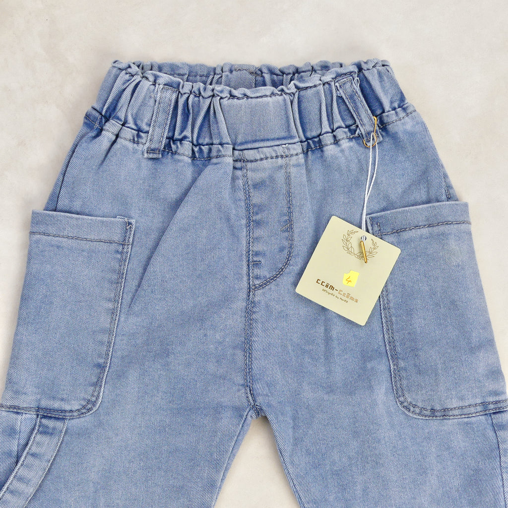 Pantalon jeans bleu avec les poches