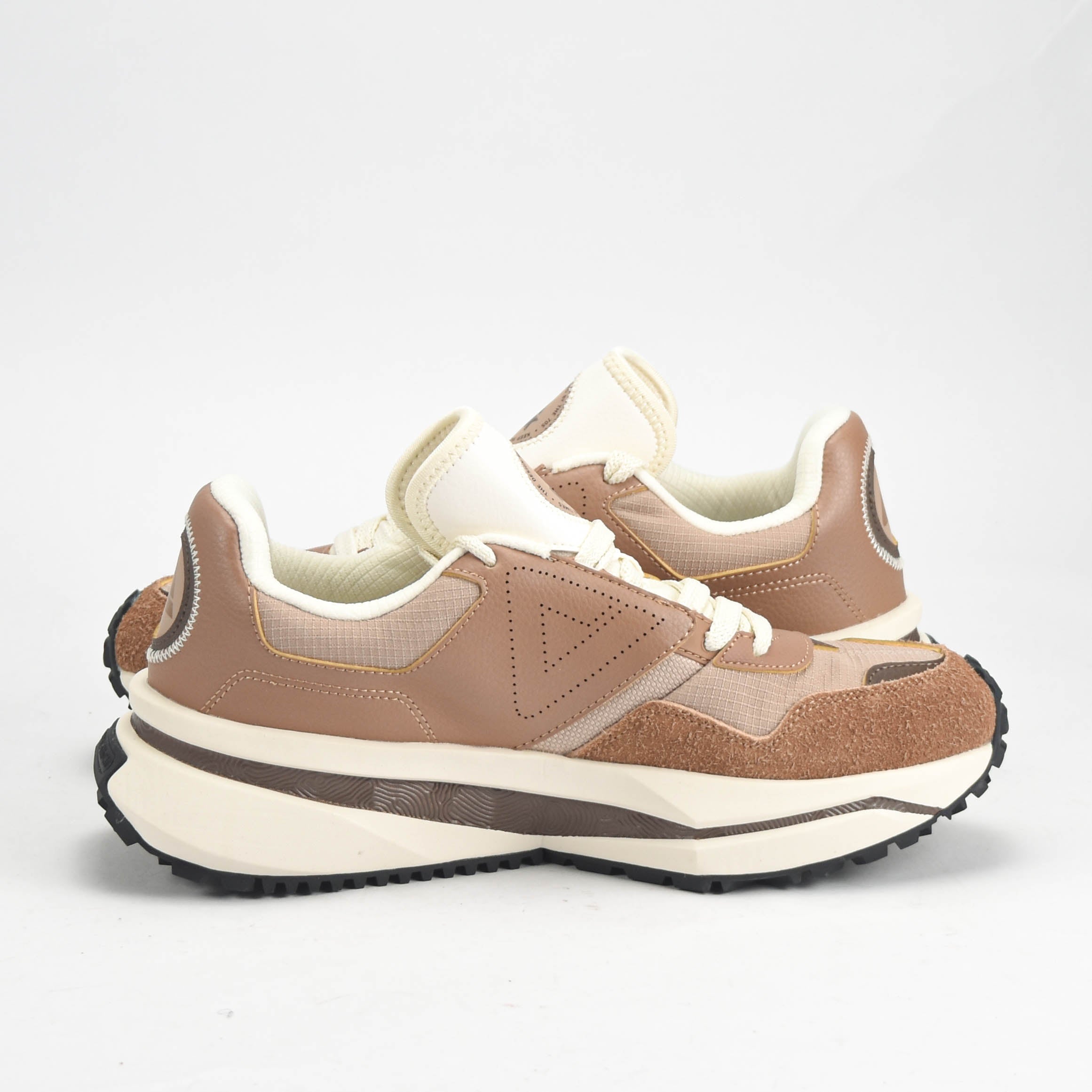 PEAK SHOES