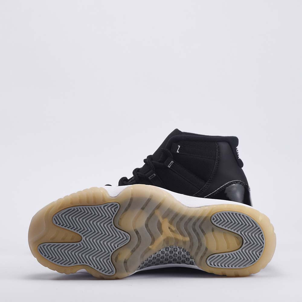 NIKE JORDAN