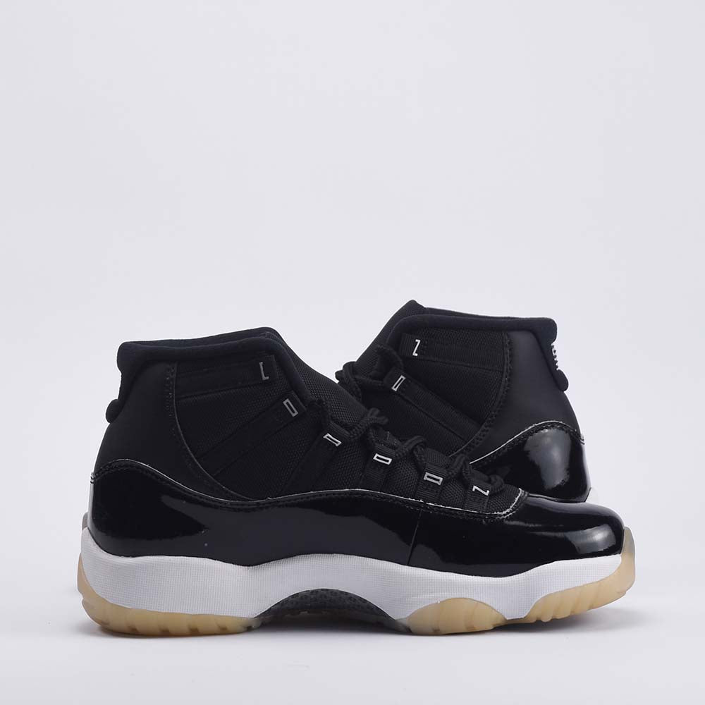 NIKE JORDAN