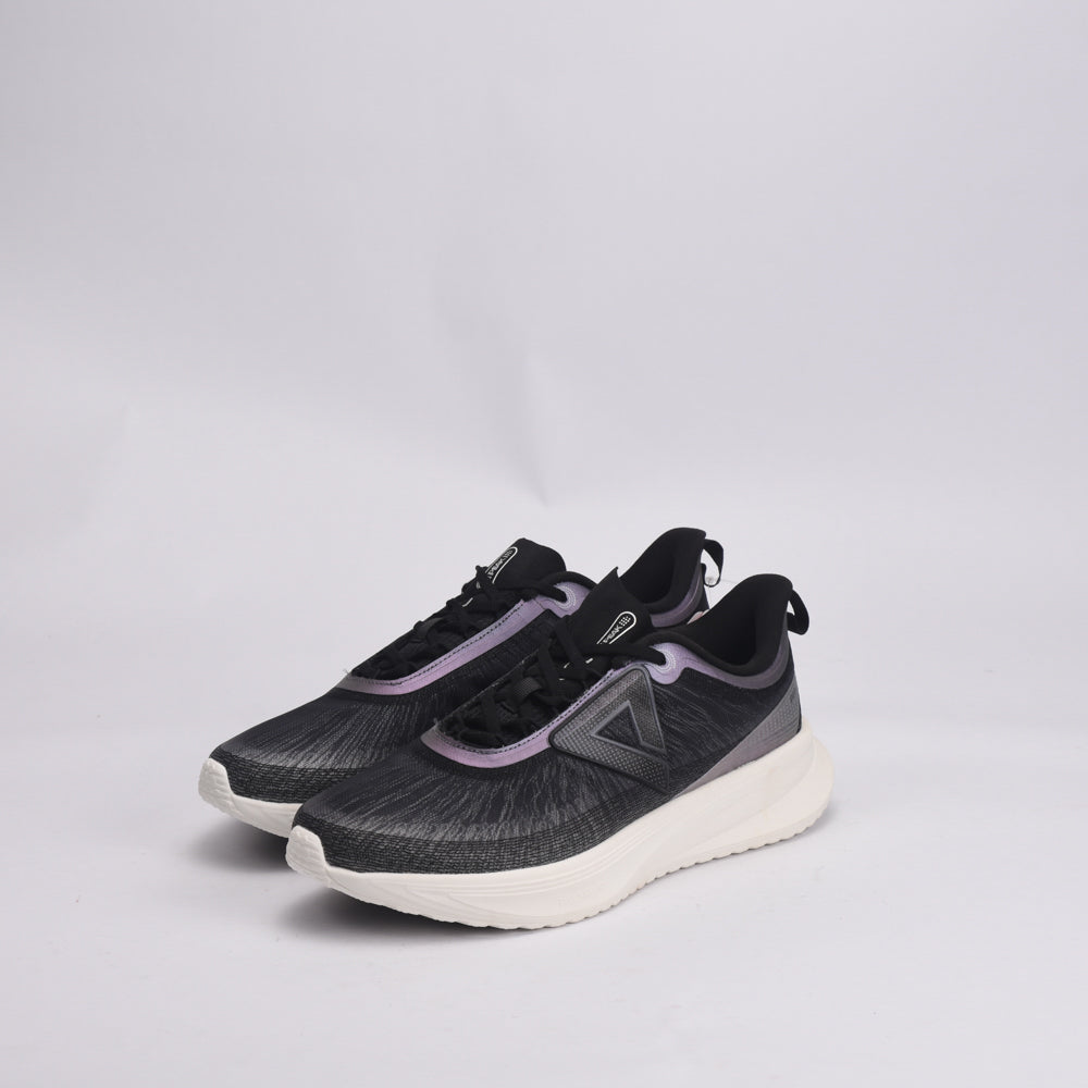 PEAK FOOTWEAR