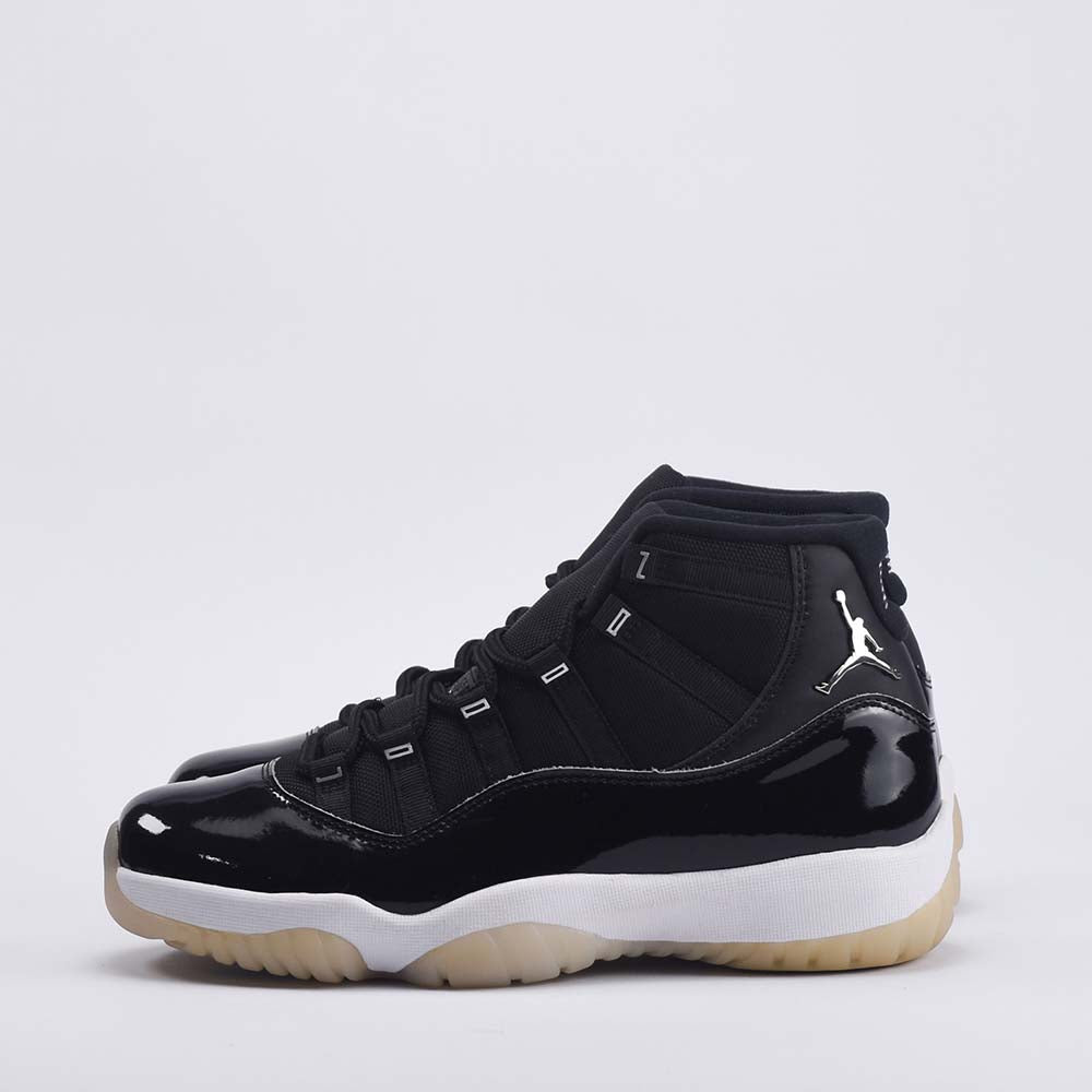 NIKE JORDAN