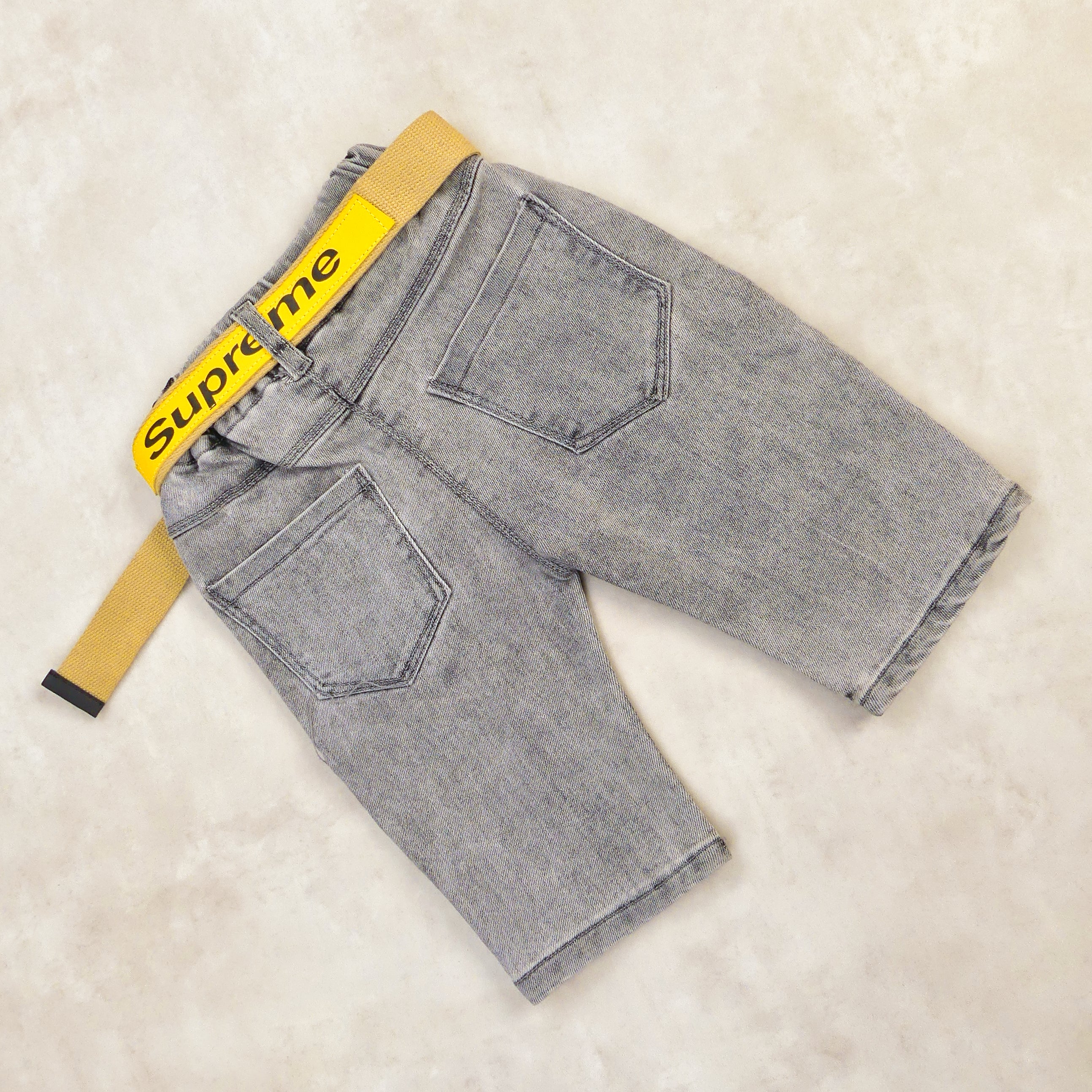 PANTALON GRIS AVEC CEINTURE MARRON